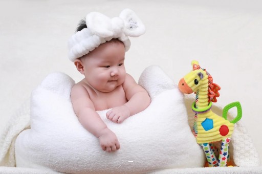 国内私人代生男孩咬嘴唇怎么回事